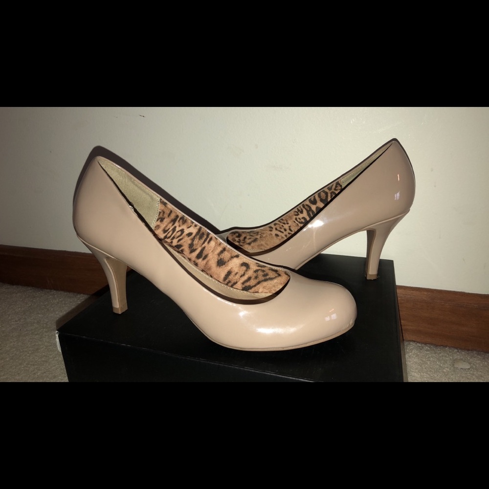 Nude / Tan Heels